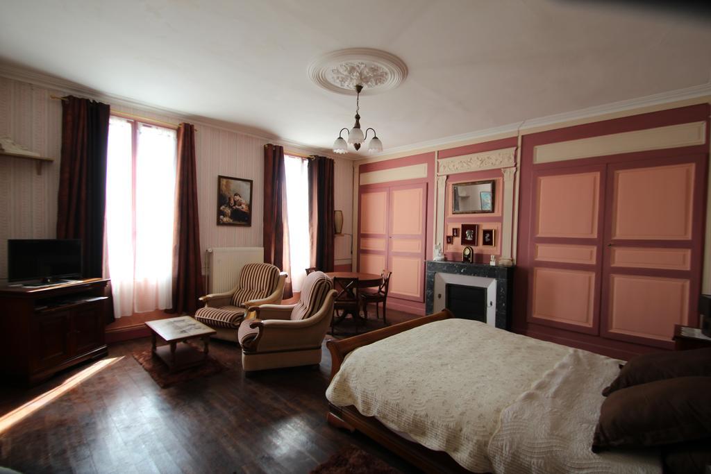 לינה וארוחת בוקר Vaudelnay Domaine Des Roses חדר תמונה